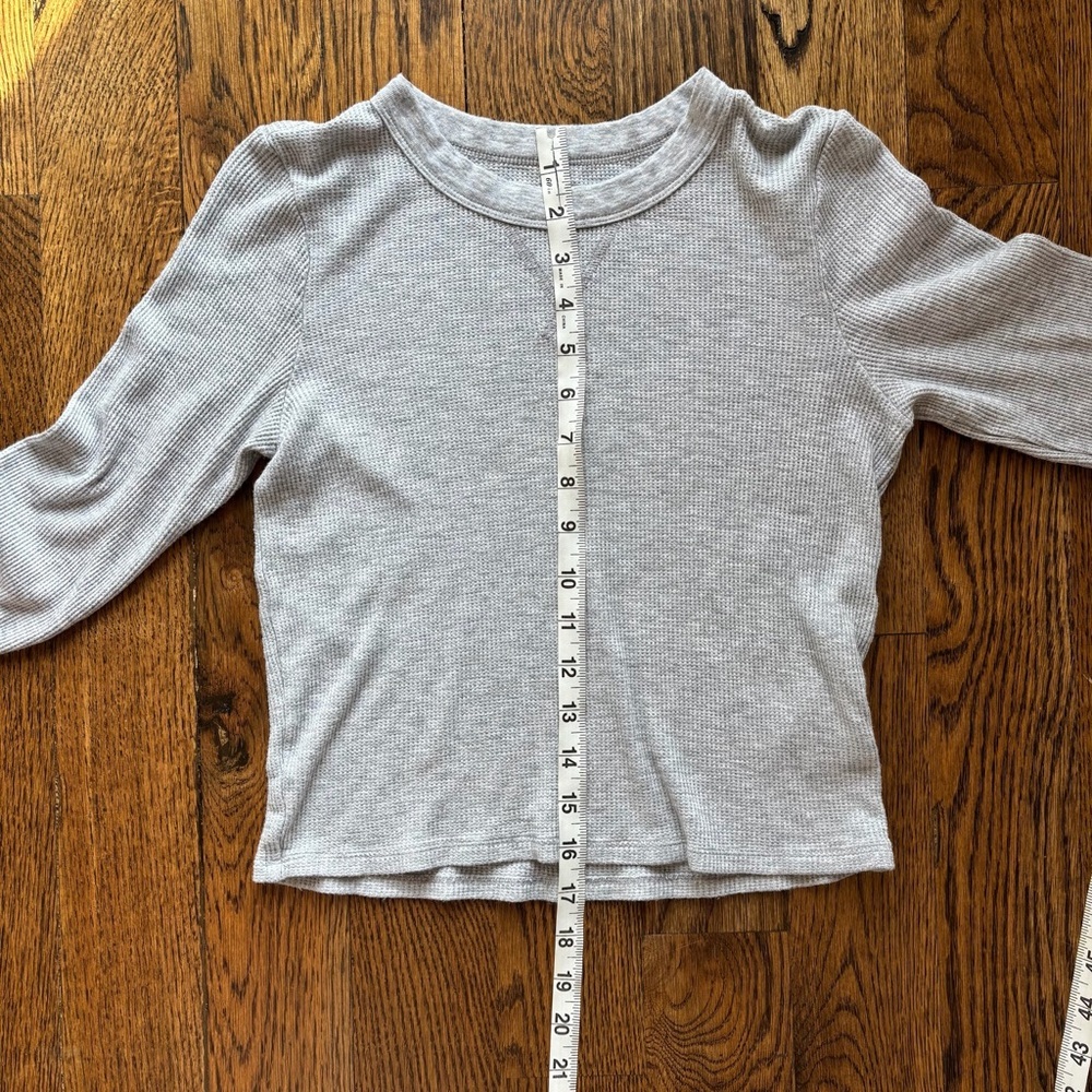 Aerie Light Gray Waffle Knit Long Sleeve Top | Size Medium | Cropped Thermal - Picture 4 of 5